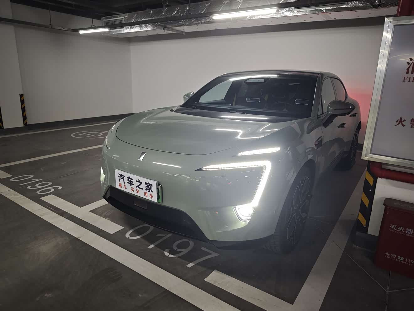 Avatr 11 2022 car image 