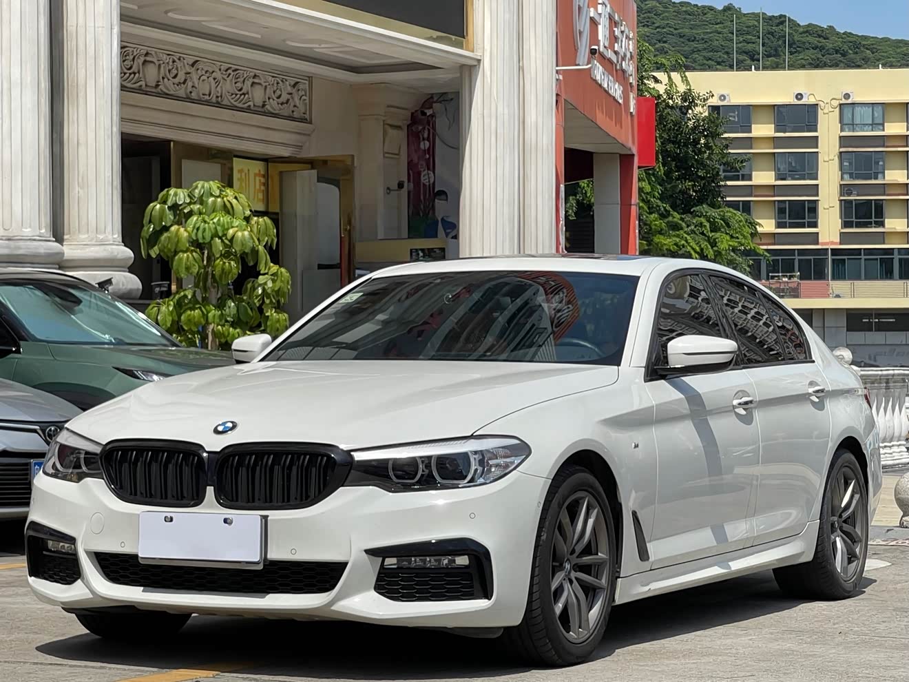 BMW 5 Series (Imported) 2018 car image 