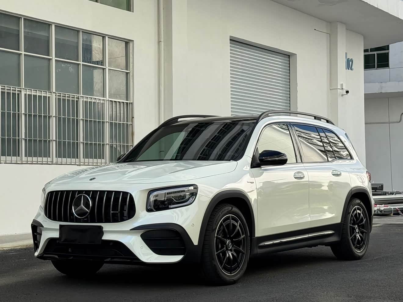 Mercedes-Benz GLB AMG 2023 immagine di auto 