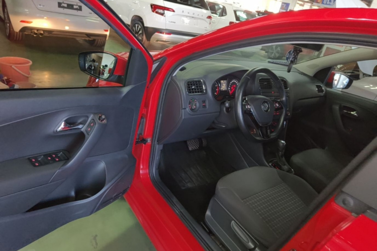 Volkswagen Polo 2016 car image #16