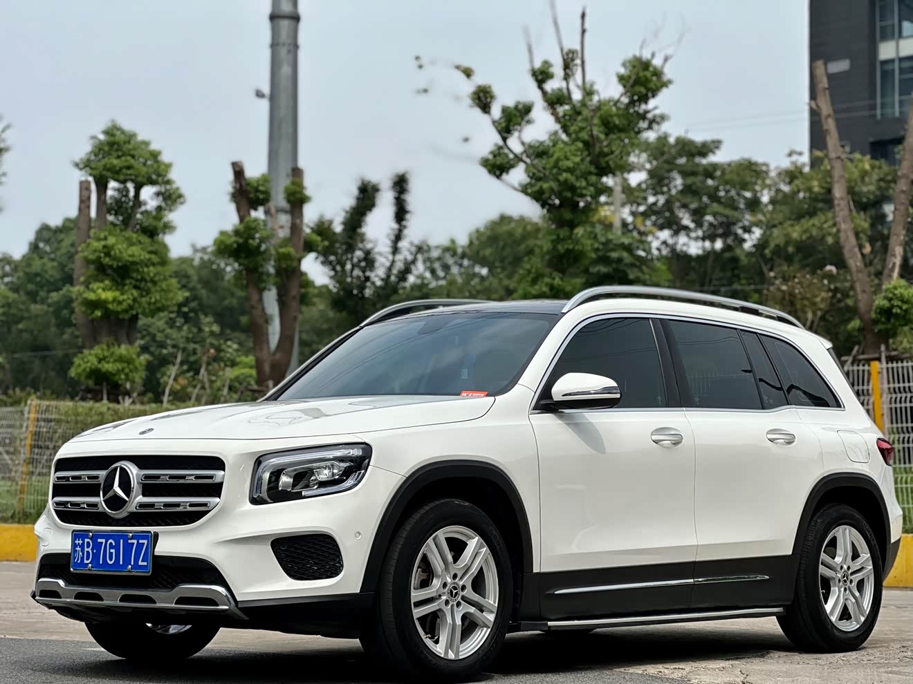 Mercedes-Benz GLB Class 2022 car image 