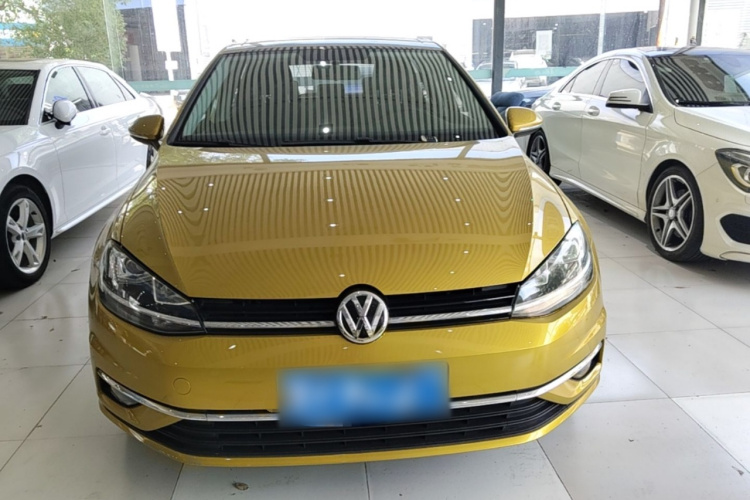 Volkswagen Golf 2018 car image #3