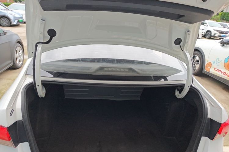 Skoda Rapid 2021 immagine di auto #19