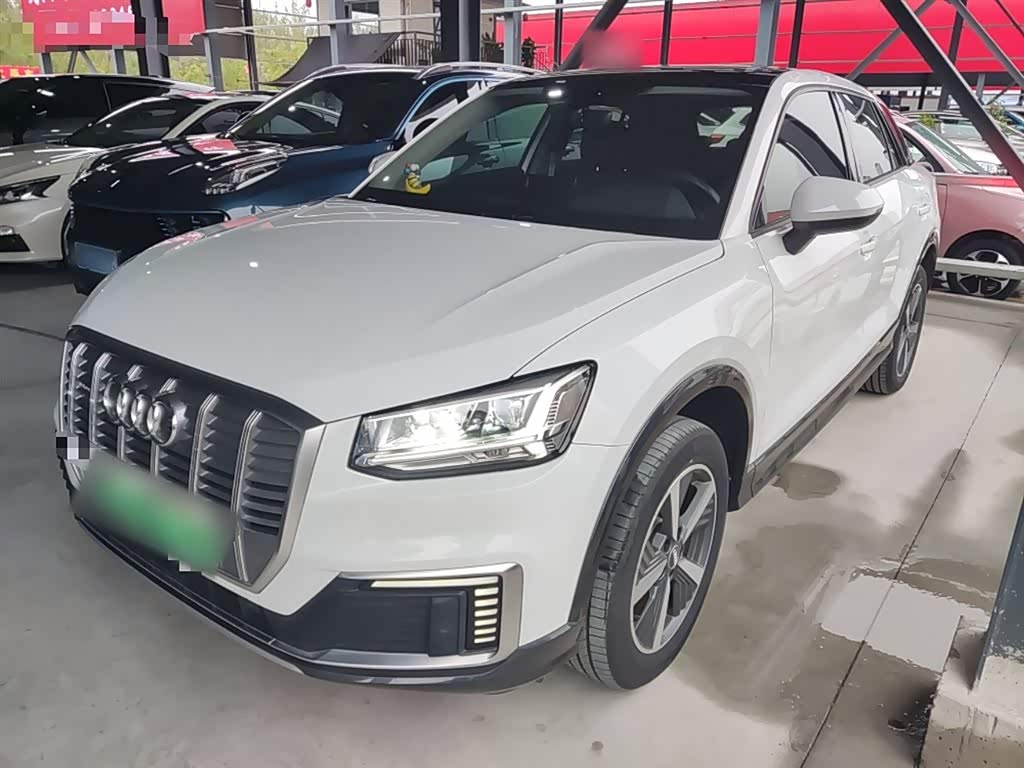 Audi Q2L e-tron 2020 car image 