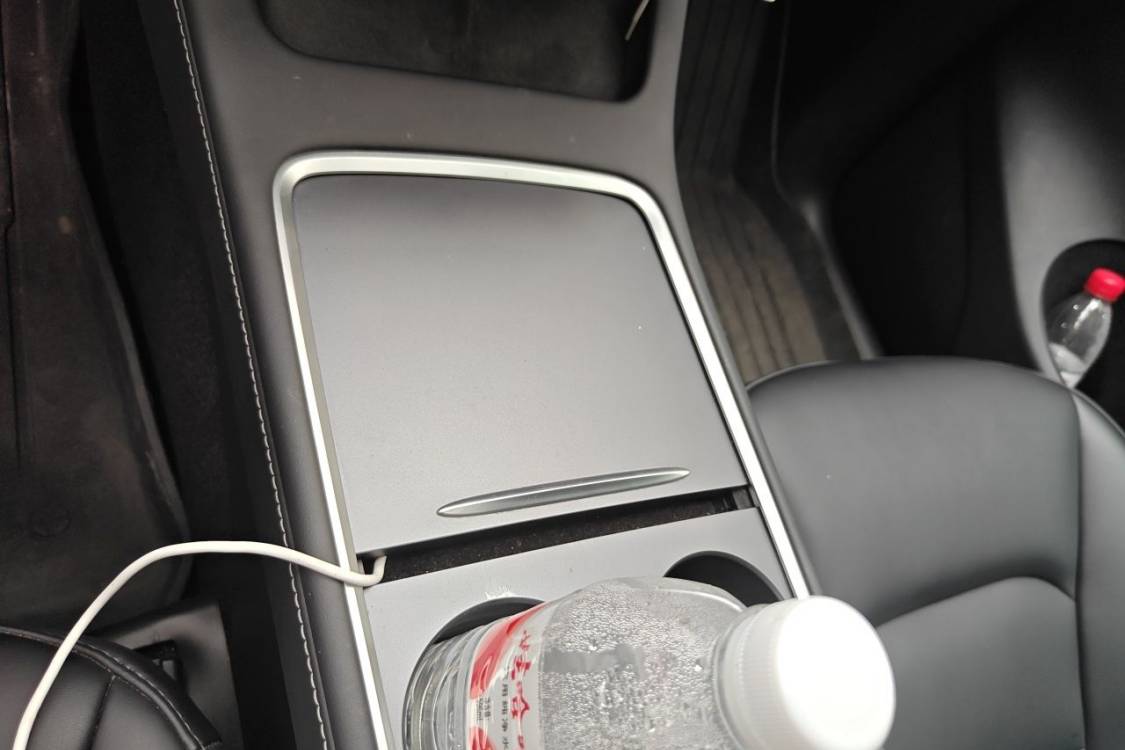 Tesla Model Y 2024 car image #28