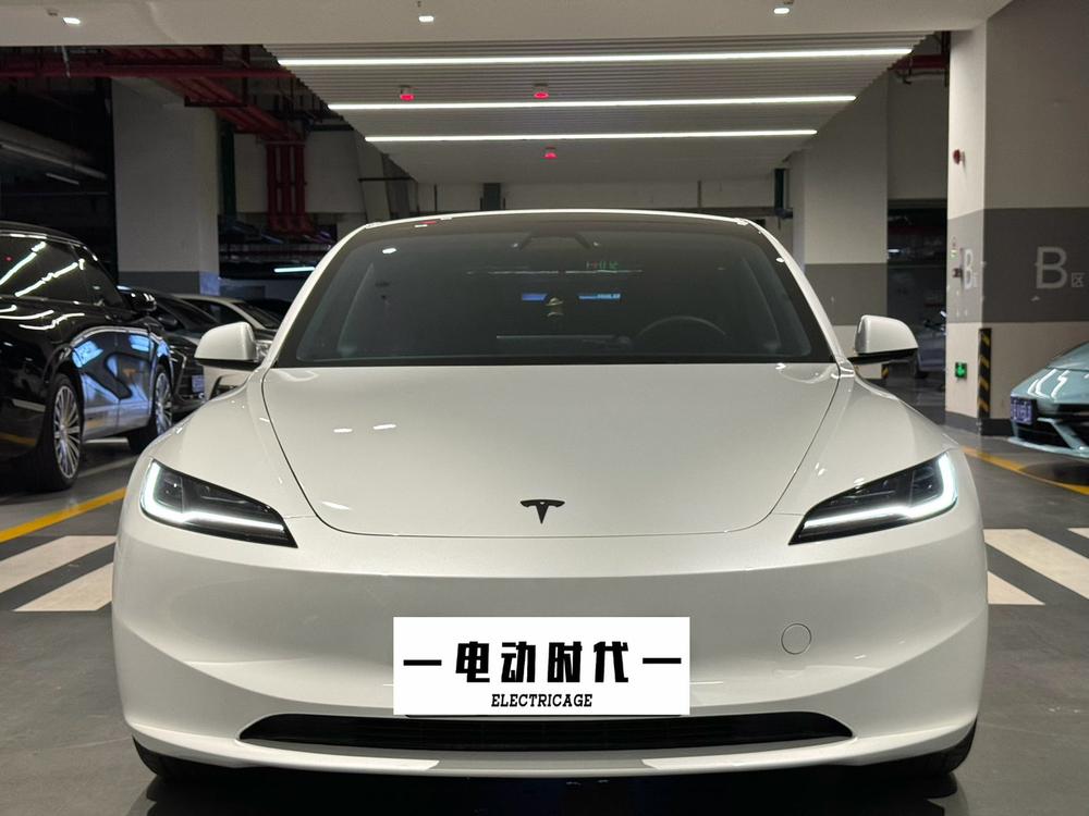 Tesla Model 3 2025 صورة سيارة #2