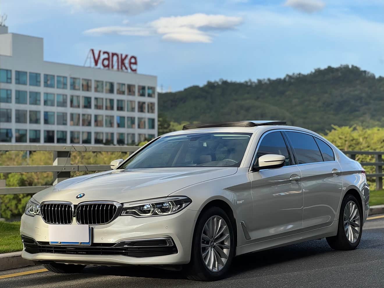 BMW 5 Series 2019 BMW 5 Series 2019 car image