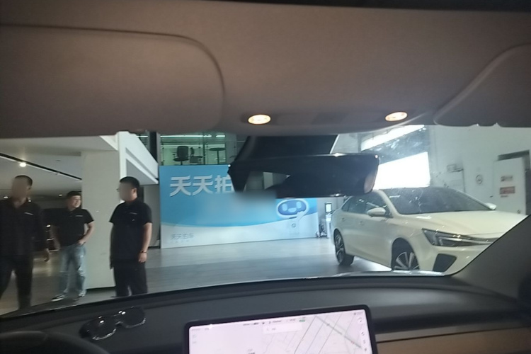 Tesla Model 3 2020 car image #18