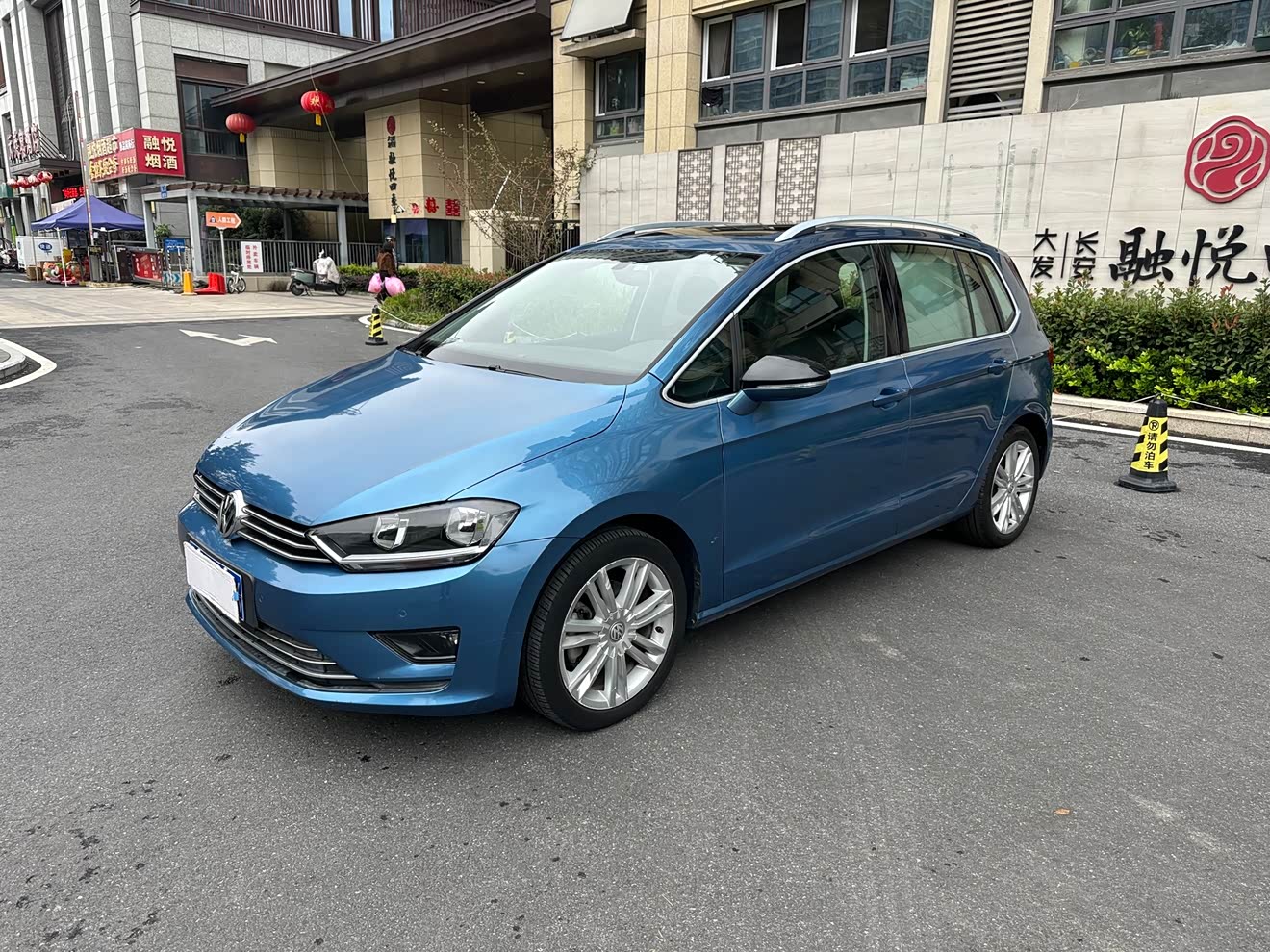 Volkswagen Golf Sportsvan 2018 Volkswagen Golf Sportsvan 2018 car image