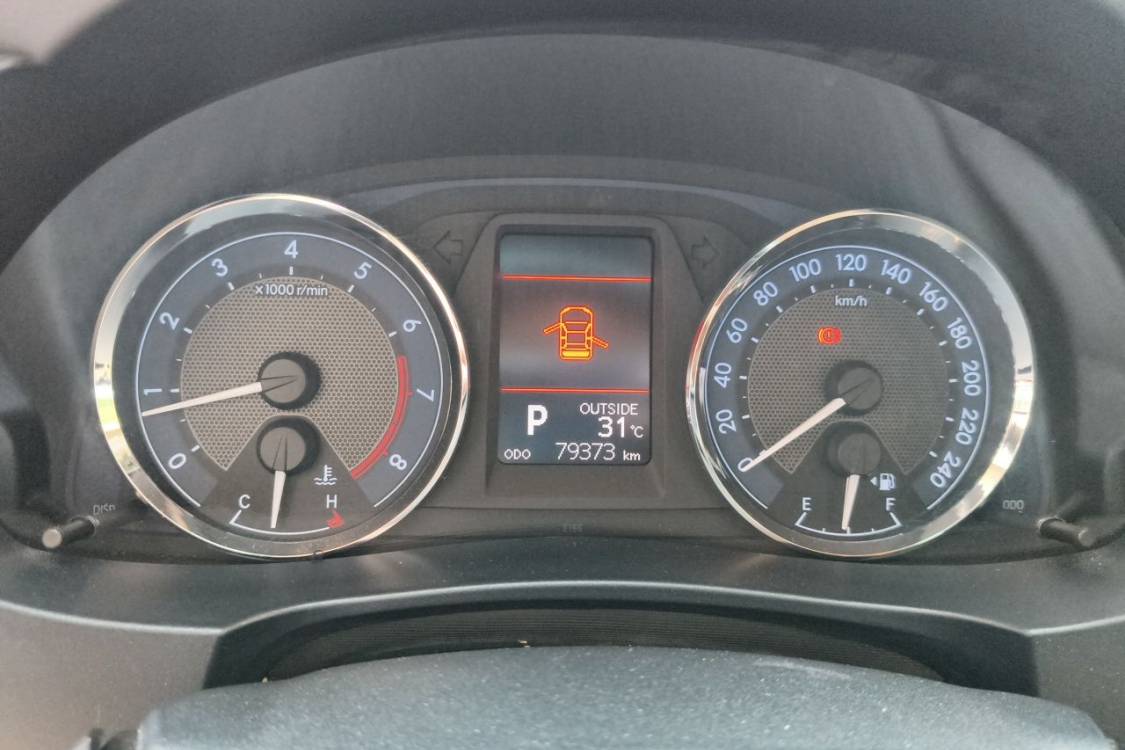 Toyota Corolla 2014 immagine di auto #24