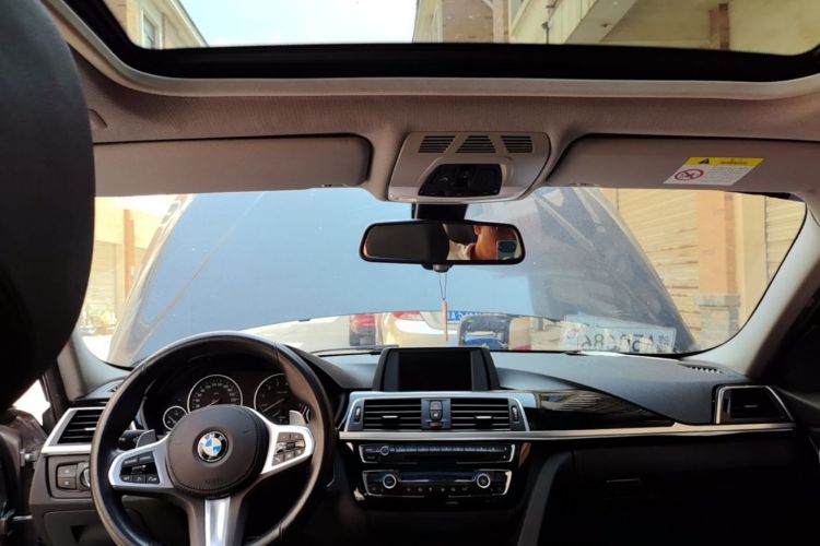 BMW 3 Series 2017 car image #18