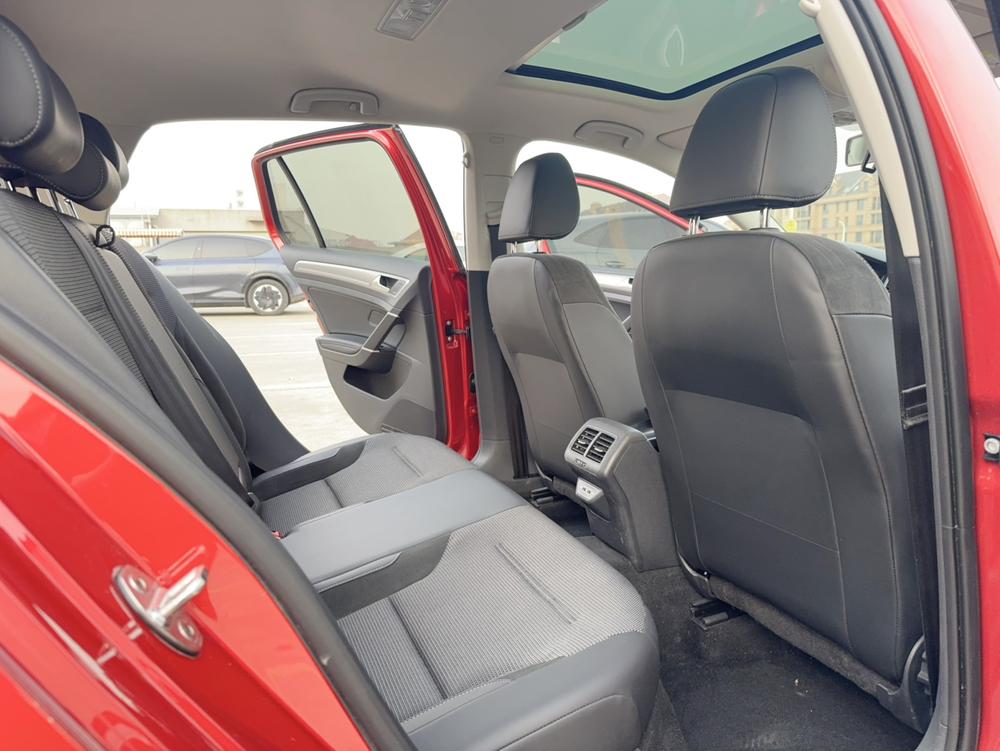 Volkswagen Golf 2019 car image #15