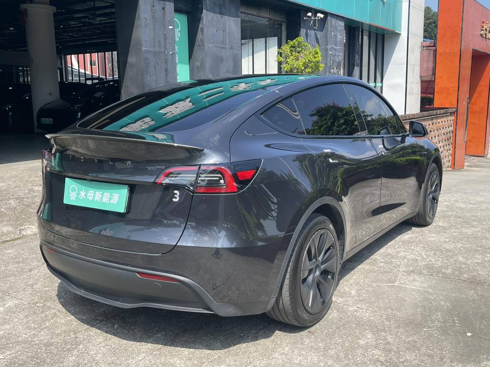 Tesla Model Y 2024 car image #7
