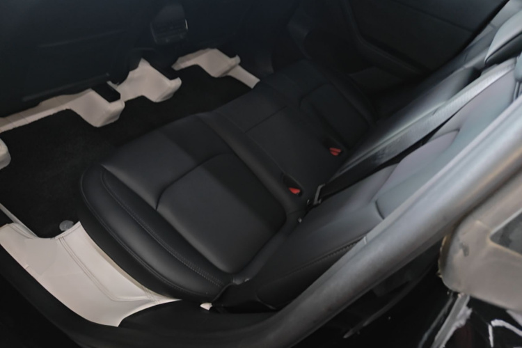 Tesla Model Y 2023 car image #13