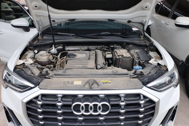 Audi Q3 2021 car image #20