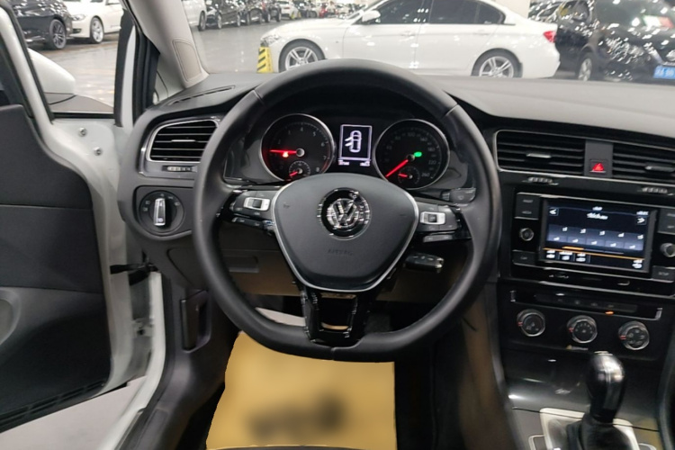 Volkswagen Golf 2018 car image #11