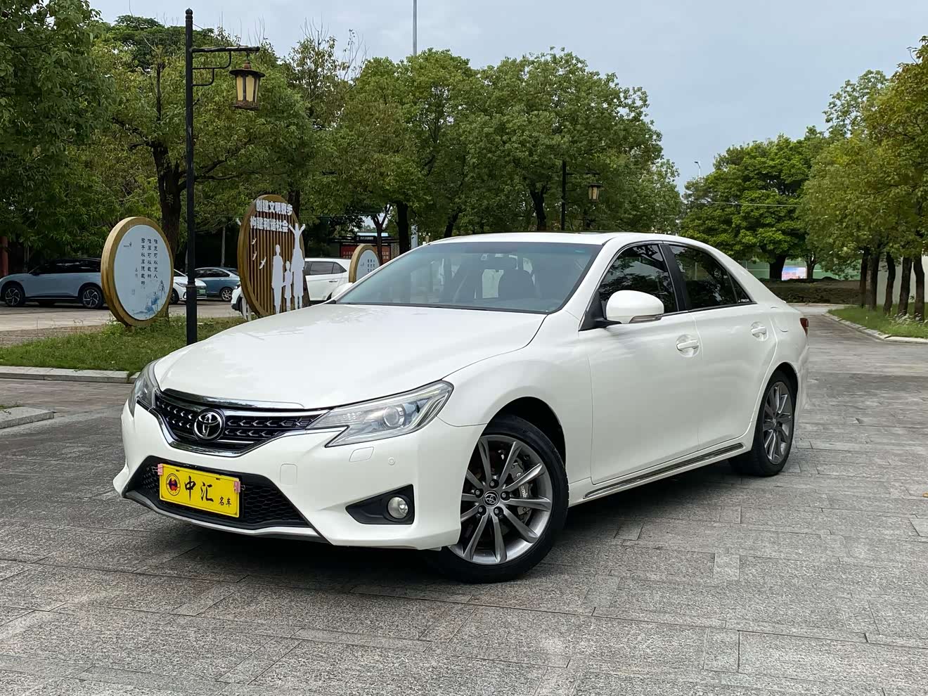 Toyota Reiz 2015 immagine di auto 