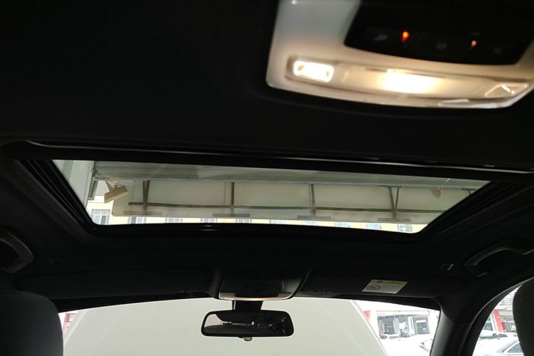 BMW 3 Series 2018 car image #20