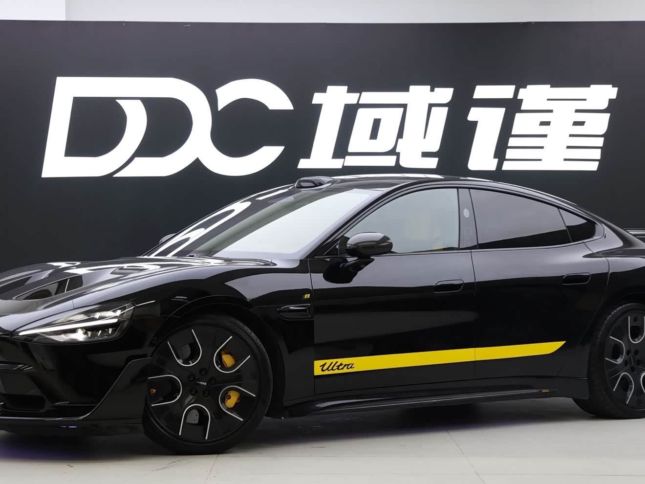 MI SU7 Ultra 2025 汽车图片 