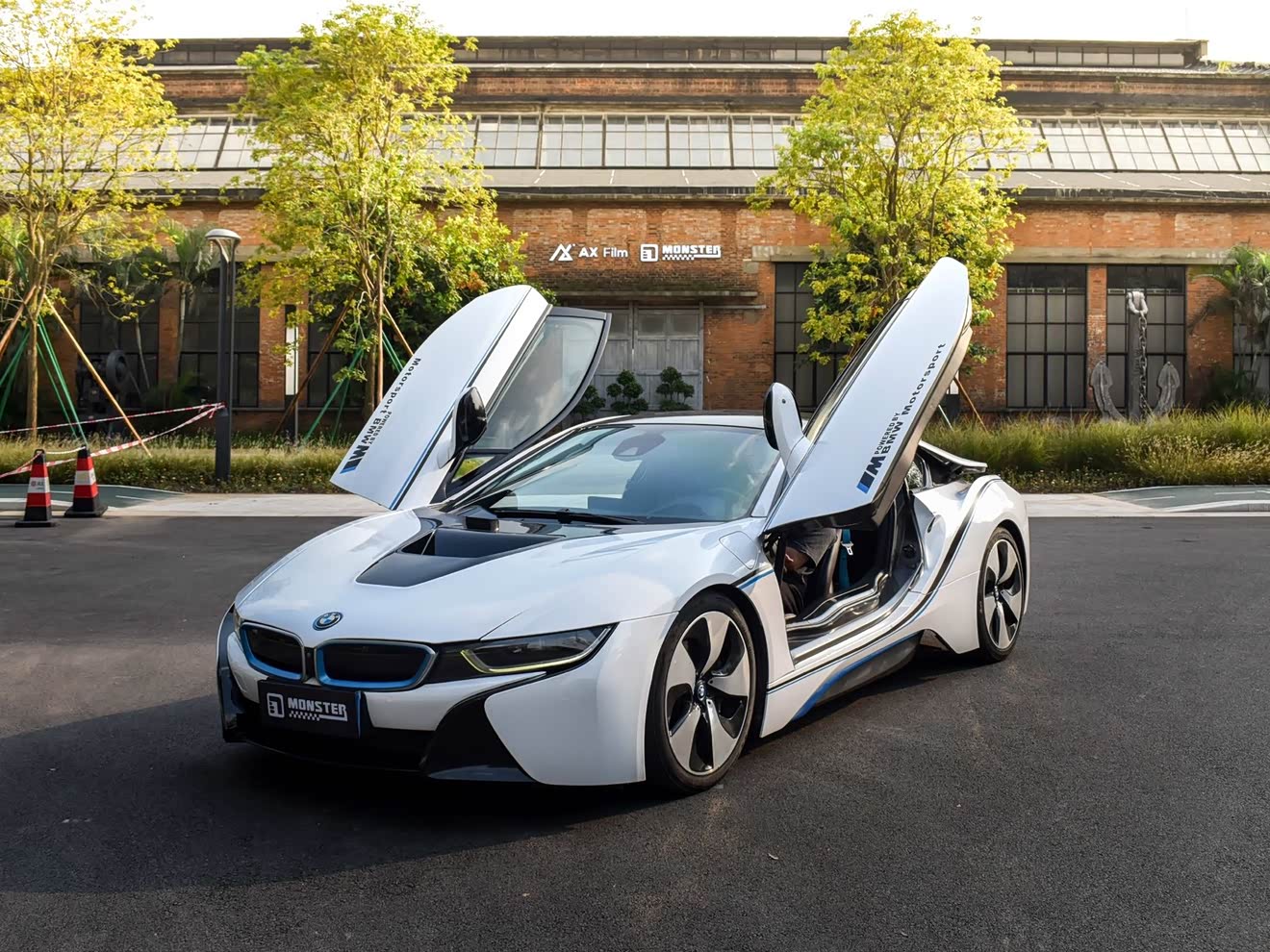 BMW i8 2017 BMW i8 2017 car image