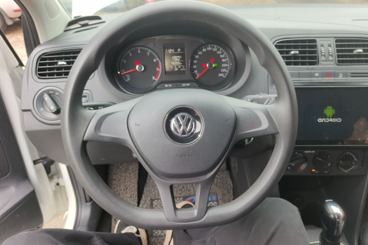 Volkswagen Polo 2019 car image #11