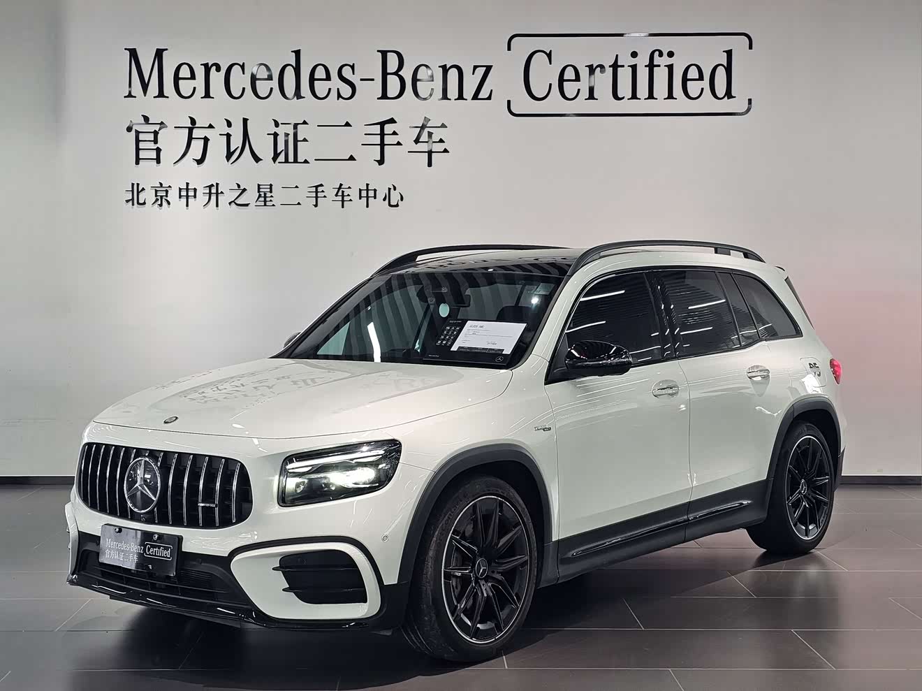 Mercedes-Benz GLB AMG 2024 immagine di auto 