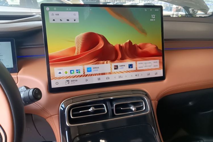 GEELY Boyue L 2025 car image #13