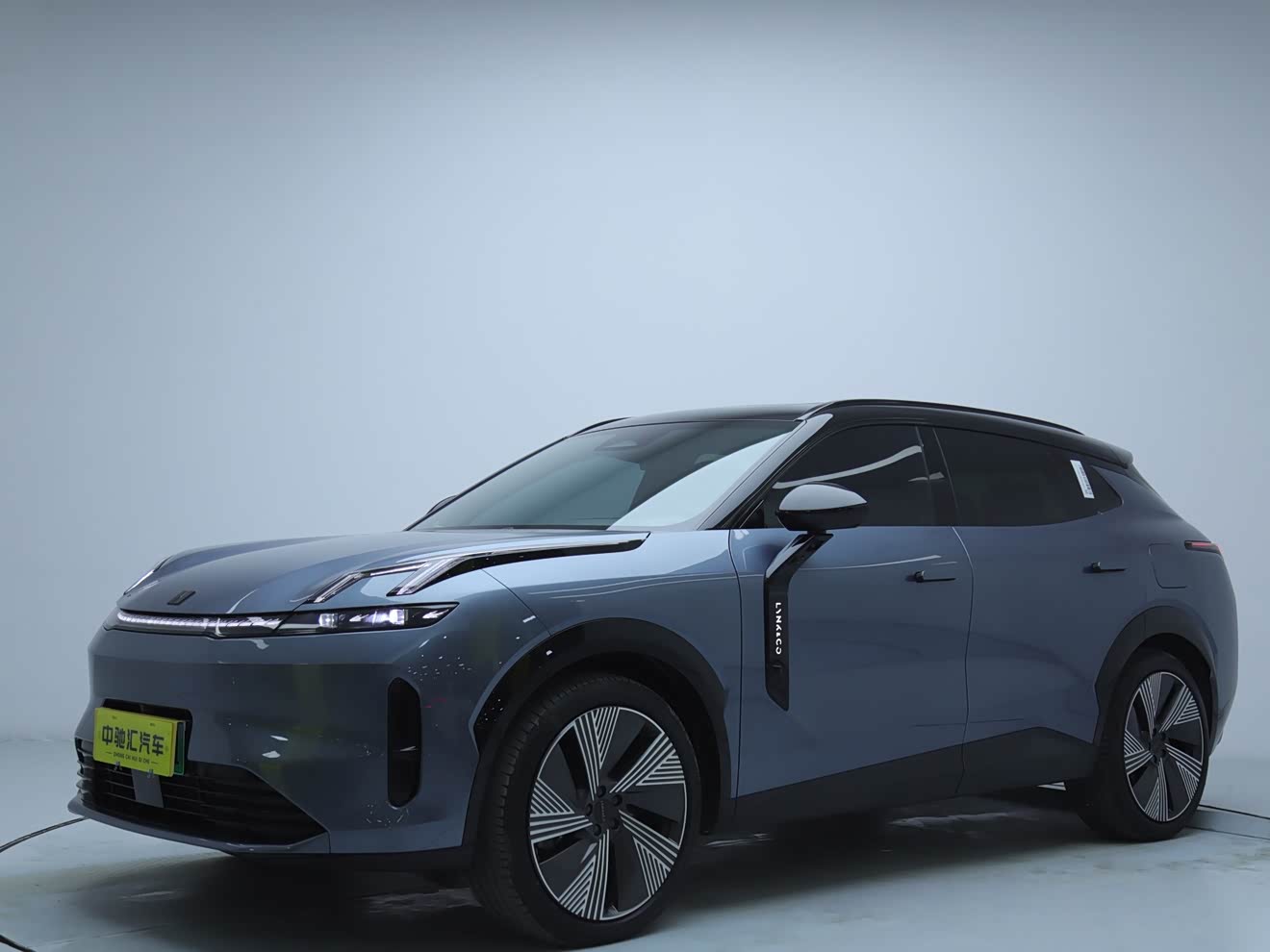 Lynk & Co 08 EM-P 2024 car image 