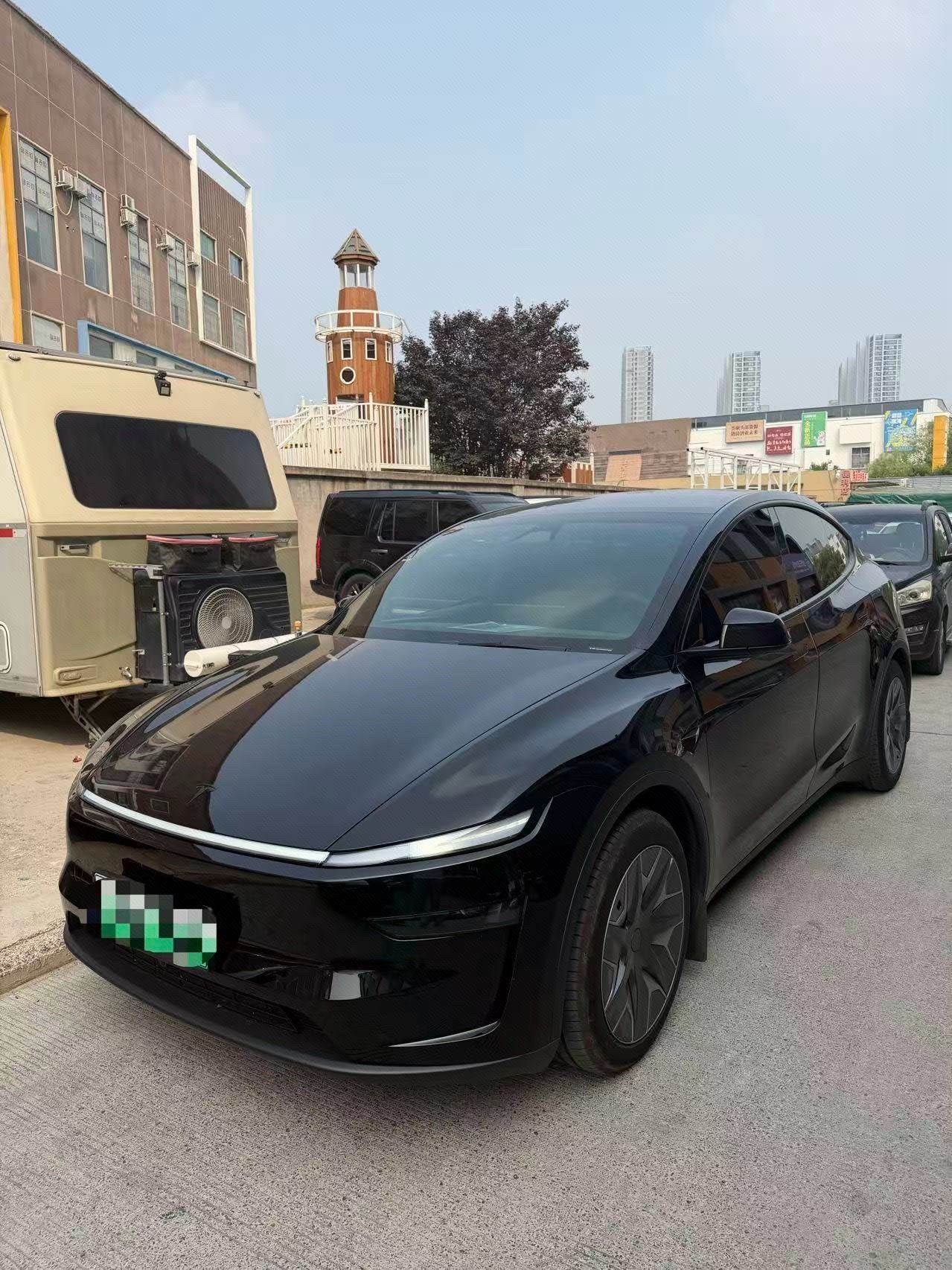 Tesla Model Y L 2026 car image 
