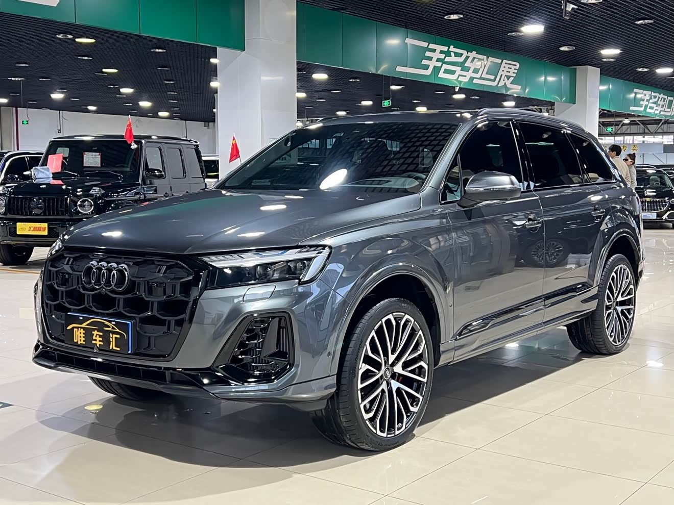Audi SQ7 2024 car image 
