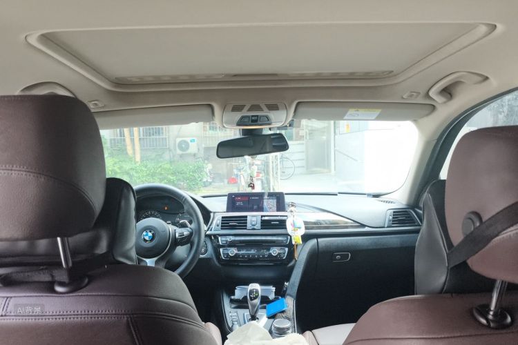 BMW 3 Series 2018 car image #20