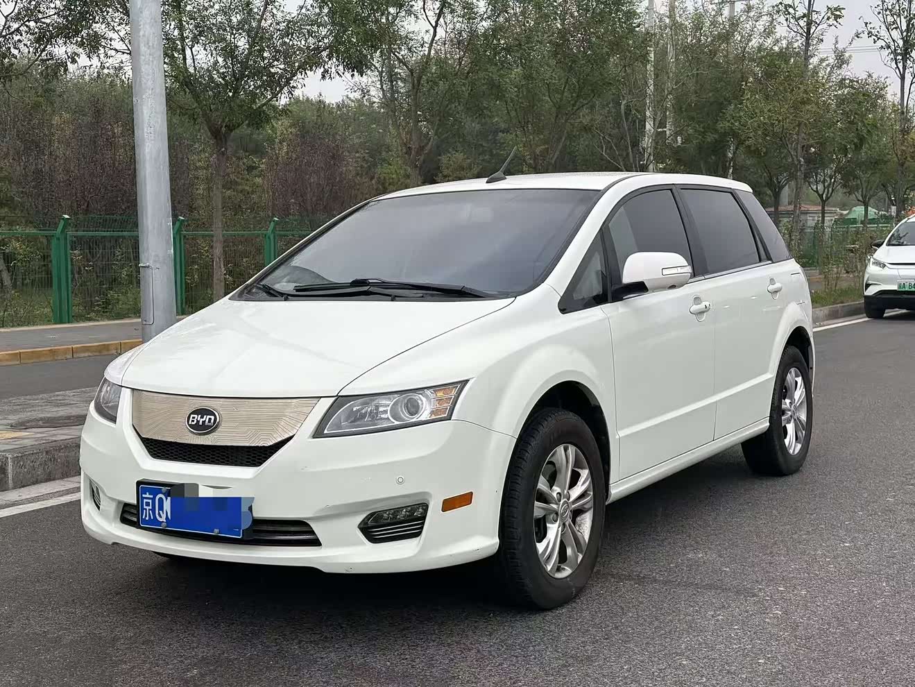 BYD e6 2016 car image 