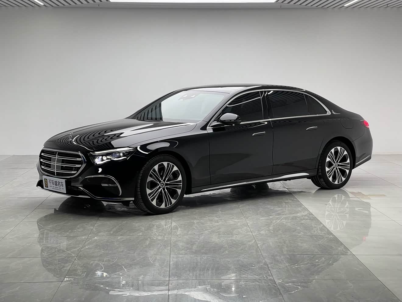 Mercedes-Benz E Class New Energy 2024 car image 