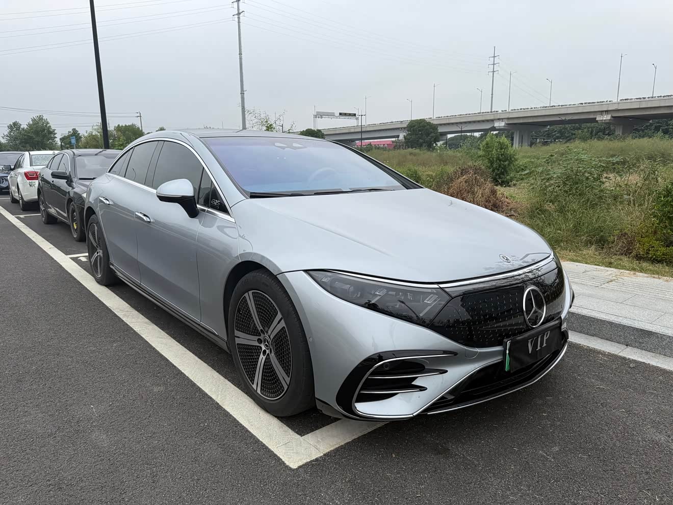 Mercedes-Benz EQS Class 2023 car image 