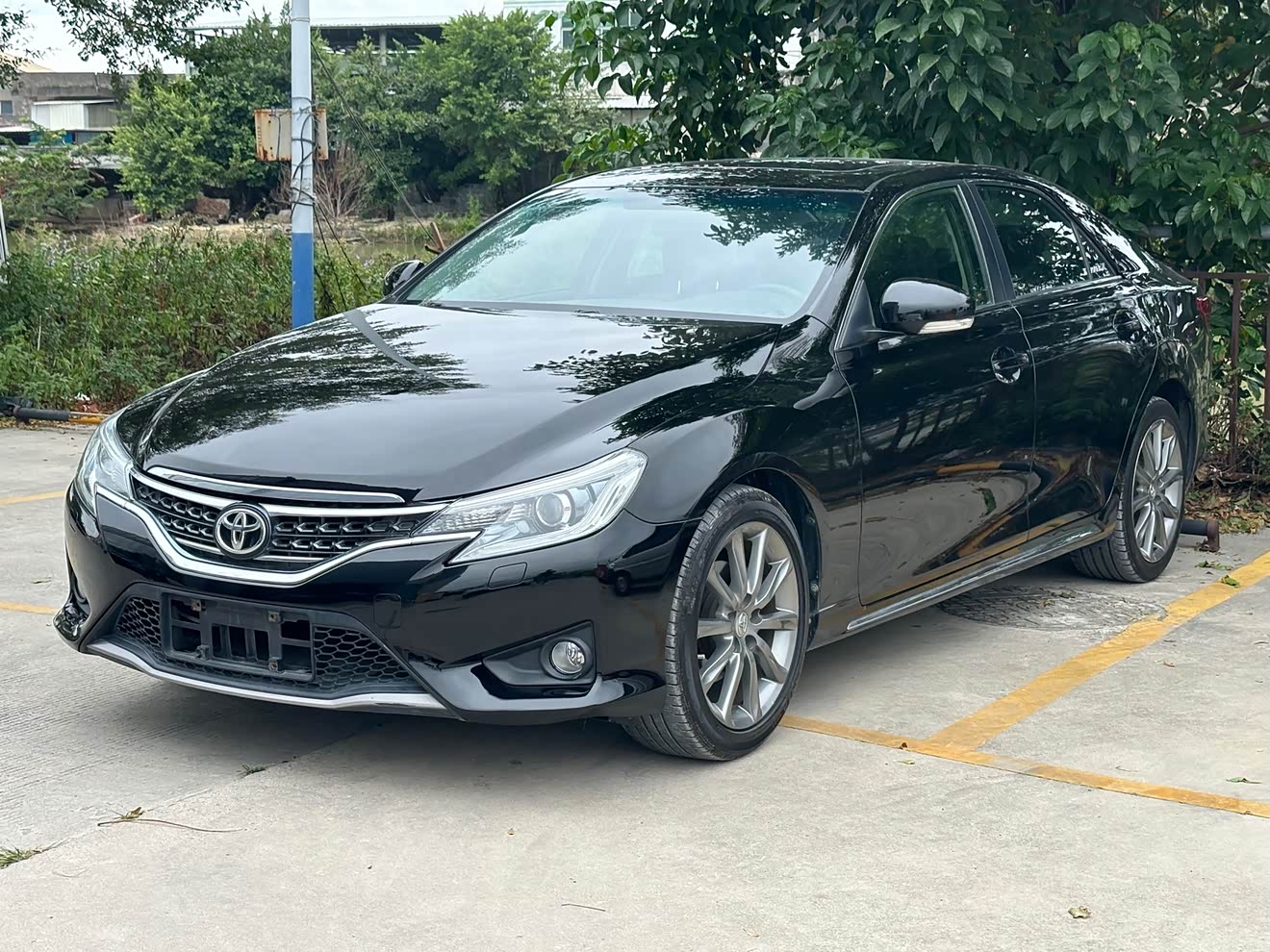 Toyota Reiz 2014 immagine di auto 