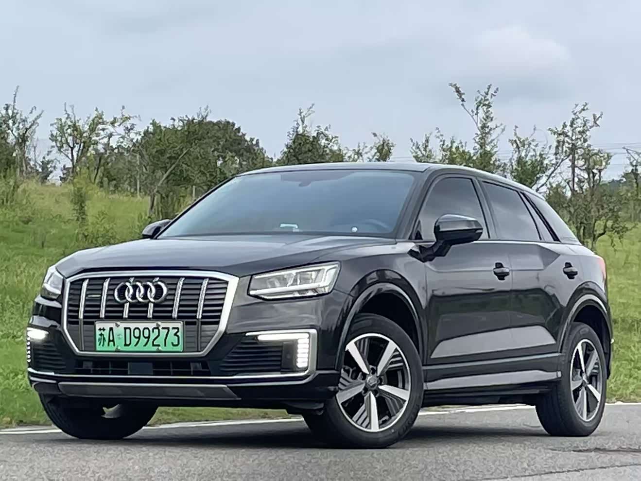 Audi Q2L e-tron 2020 car image 