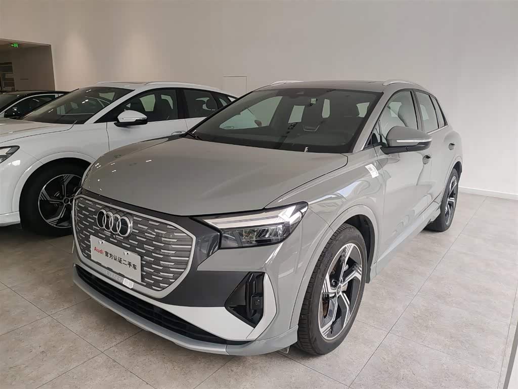 Audi Q4 e-tron 2024 immagine di auto 