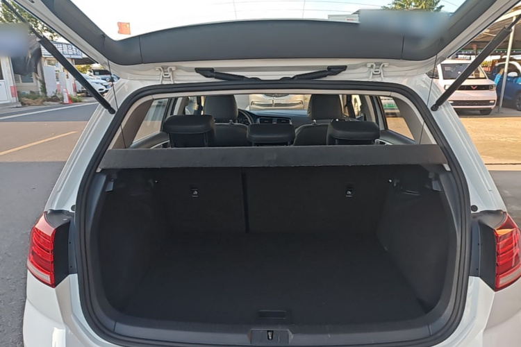 Volkswagen Golf 2018 car image #25