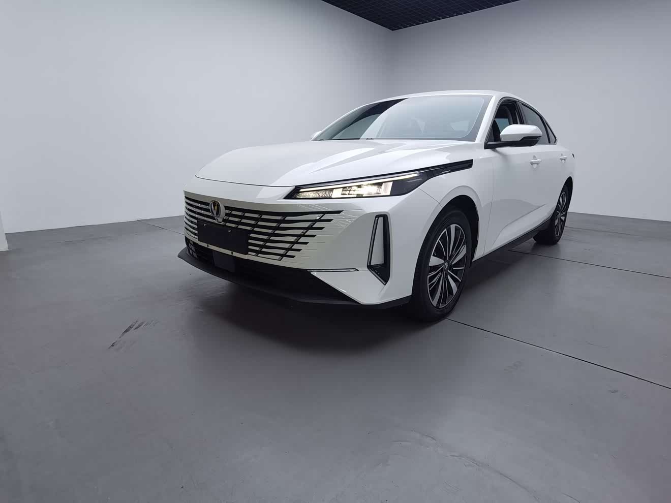 Changan EadoPHEV 2025 car image 