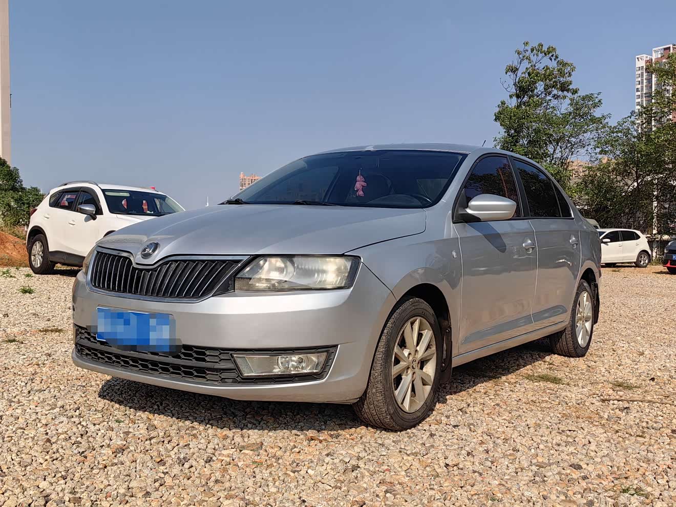 Skoda Rapid 2013 Skoda Rapid 2013 car image