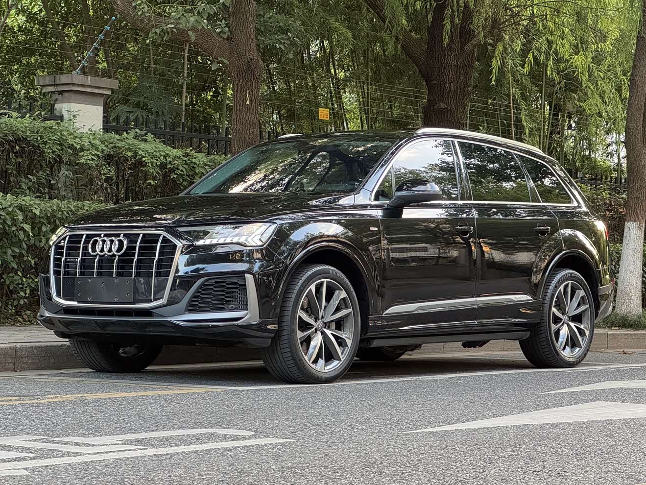Audi Q7 2020 car image 