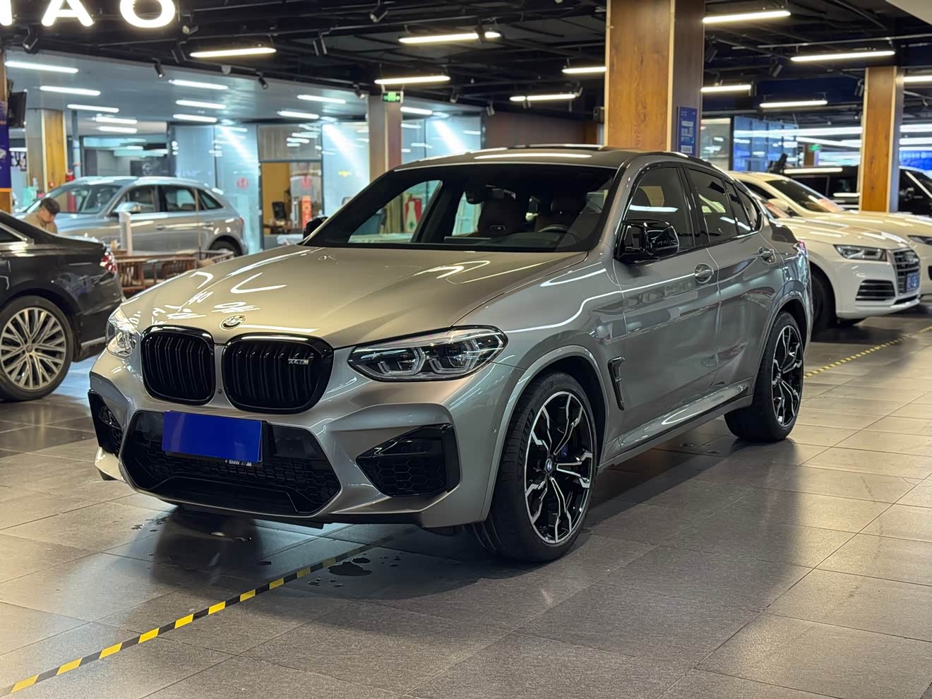 BMW X4 M 2019 BMW X4 M 2019 car image