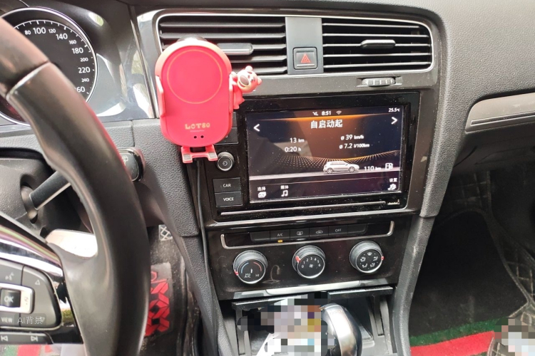 Volkswagen Golf 2019 car image #15