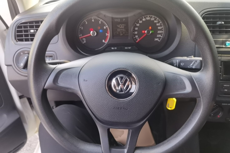 Volkswagen Polo 2018 car image #11