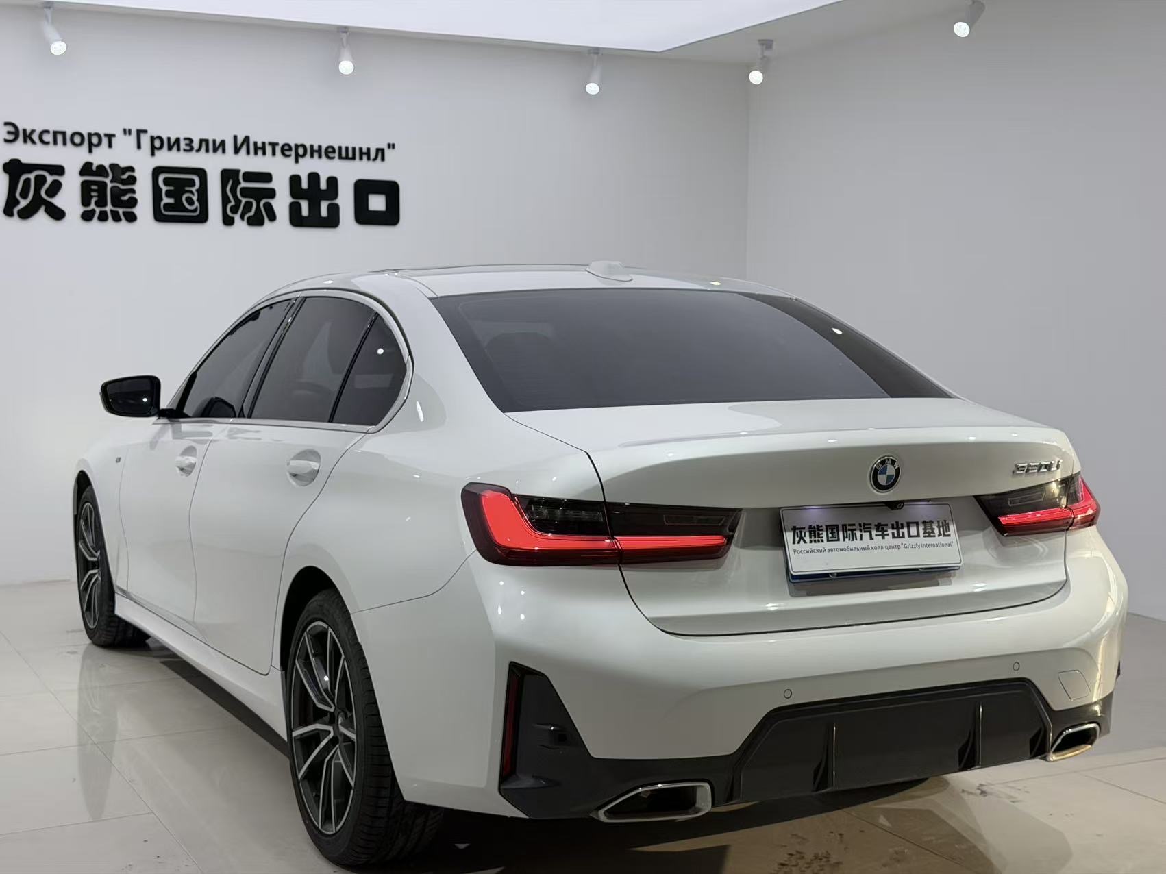 BMW 3 Series 2023 immagine di auto #6