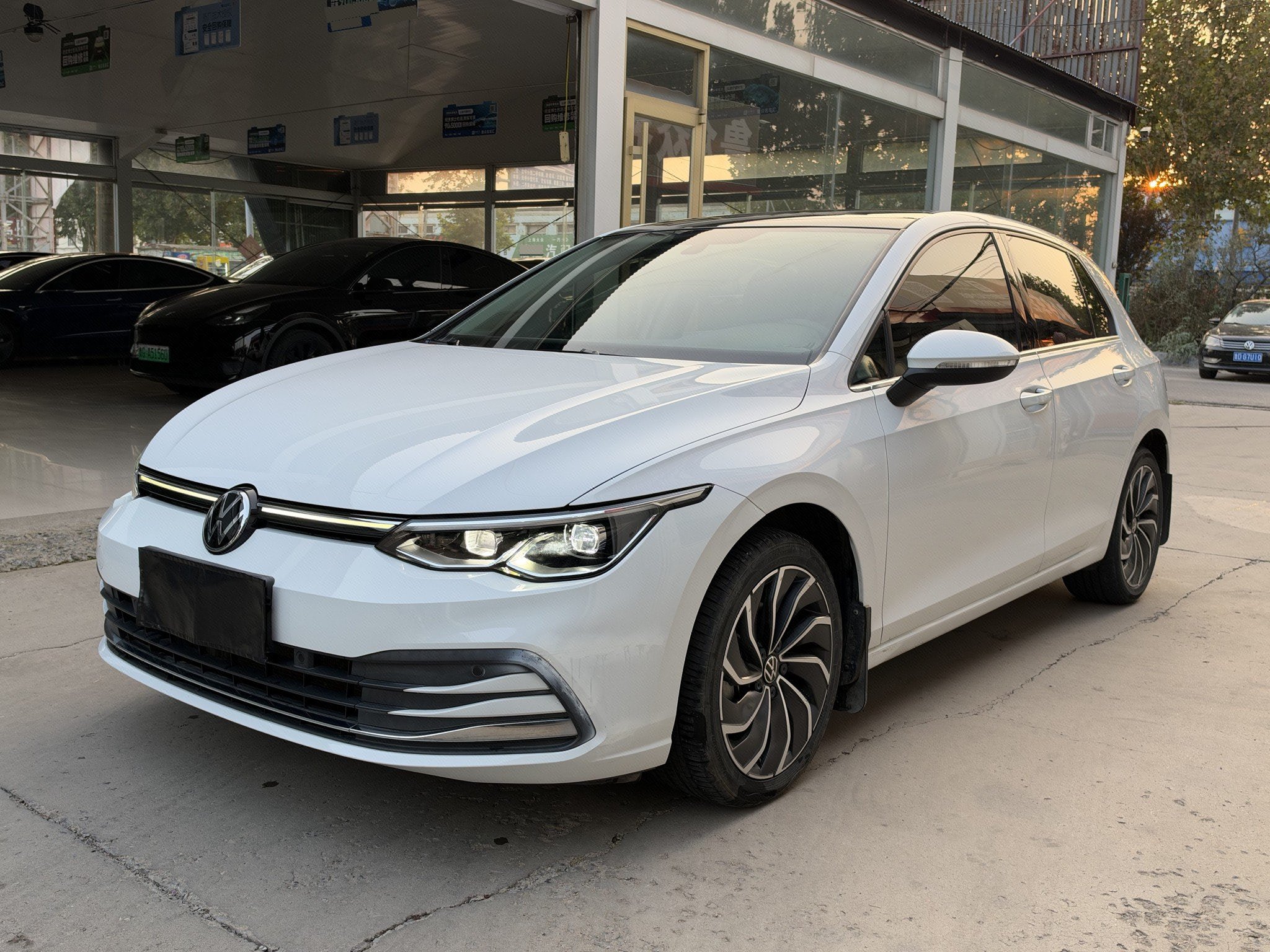 Volkswagen Golf 2022 Volkswagen Golf 2022 صورة سيارة
