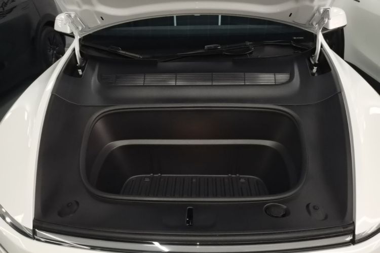 Tesla Model Y 2025 #20 Tesla Model Y 2025 car image #20