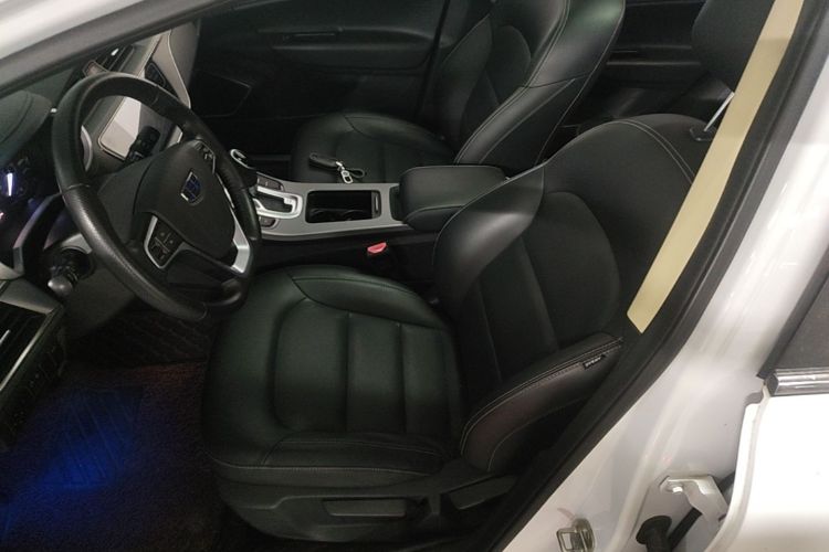 GEELY Emgrand GS 2018 car image #15