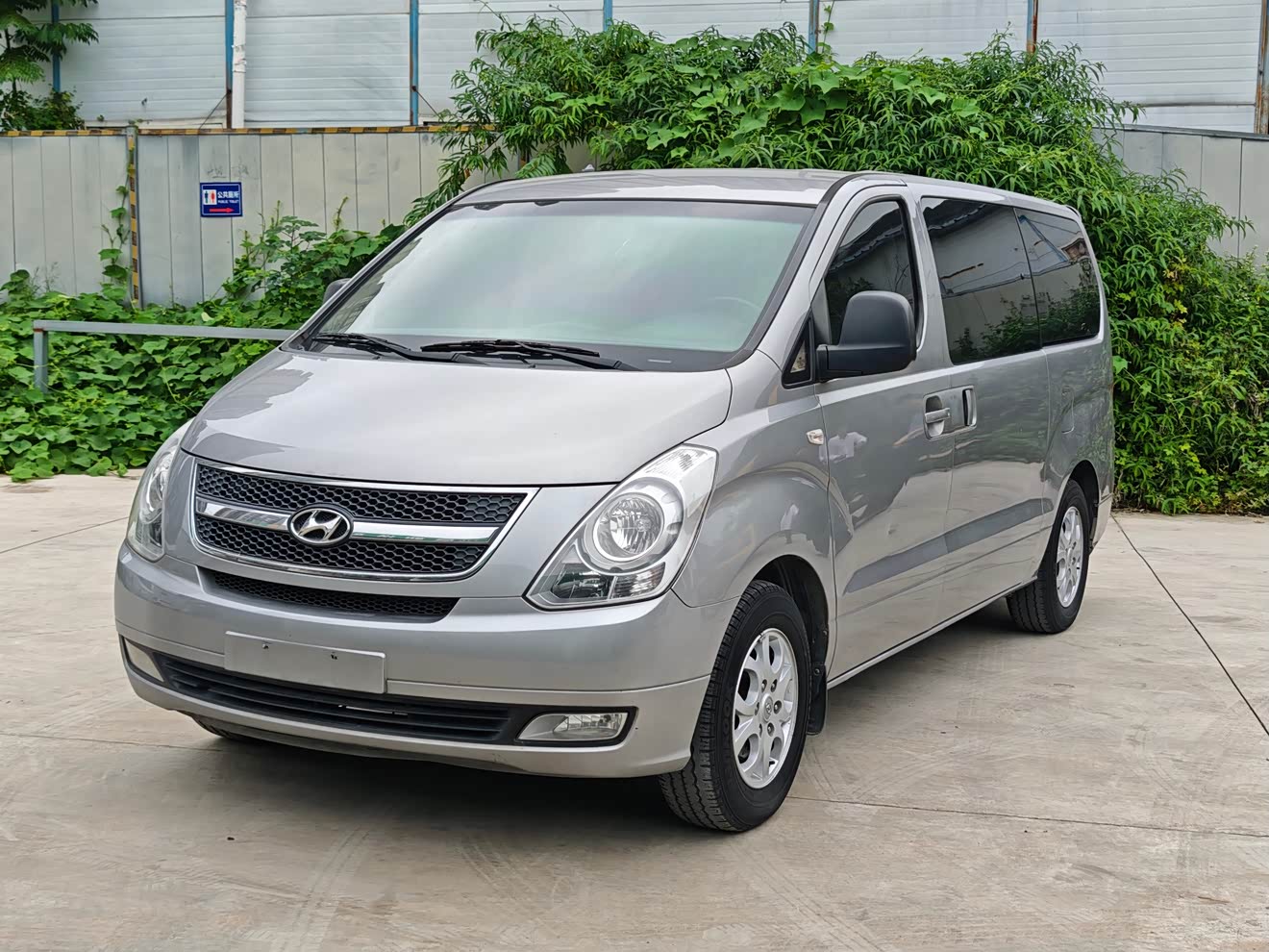 Hyundai H-1 2013 car image 