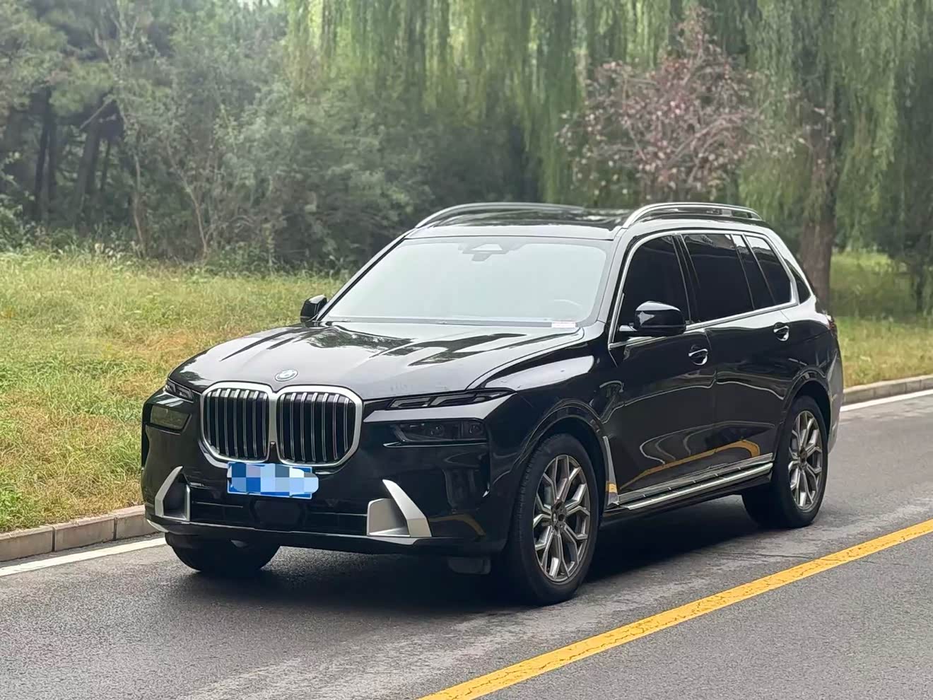 BMW X7 2023 car image 